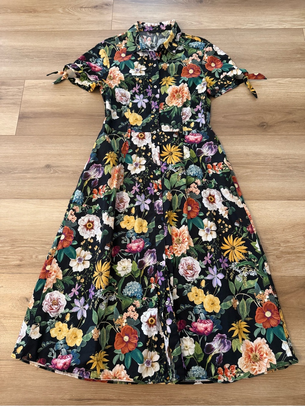 ZARA BLACK FLORAL MIDI wButton-Front Dress Medium size